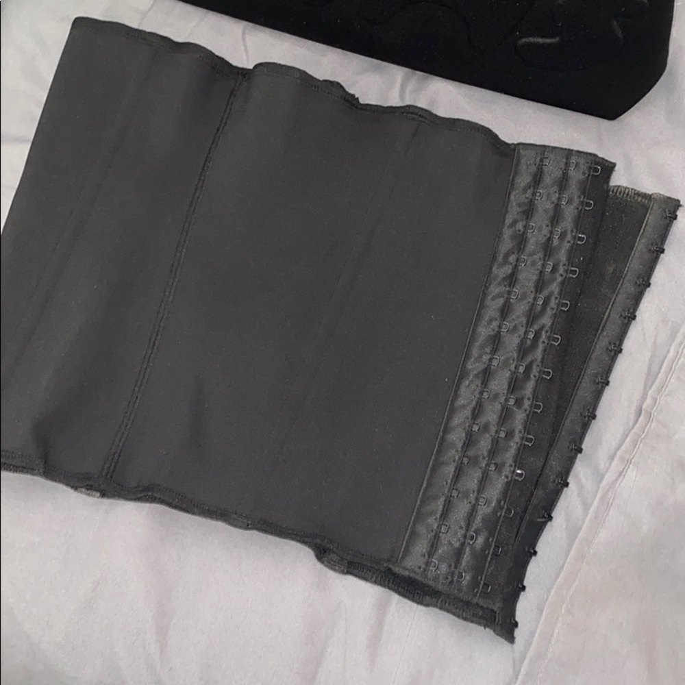 Skims Waist Trainer - Picture 2 of 3
